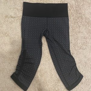 Lululemon compression capris. Discontinued! Excellent condition.